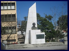 Parque Concordia 06 - statue of writer Enrique Gómez Carrillo